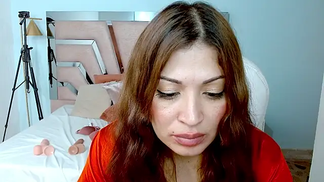 Snapshot of sophia_hadid chatting on 01-09-25, 07:50 sophia hadid online show from 01-09-25, 07:50