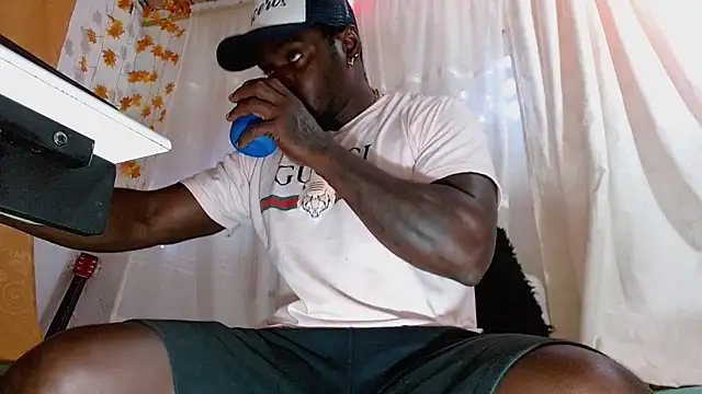 Snapshot of angel_bonbom chatting on 12-18-25, 06:29 angel bonbom online show from 12-18-25, 06:29