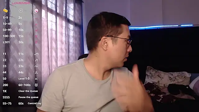 andrewmhilton  online show from 11-09-25, 06:23