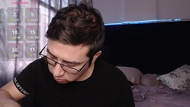 andrewmhilton  online show from 01-08-26, 04:57