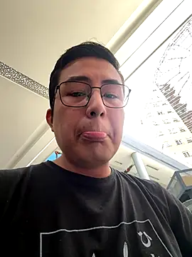 andrewmhilton  online show from 01-07-26, 06:02