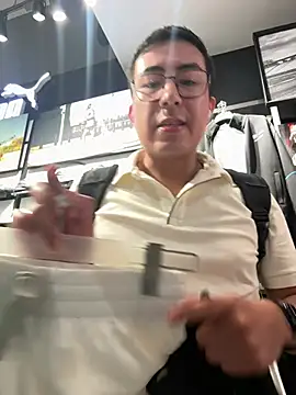 andrewmhilton  online show from 04-08-26, 07:48