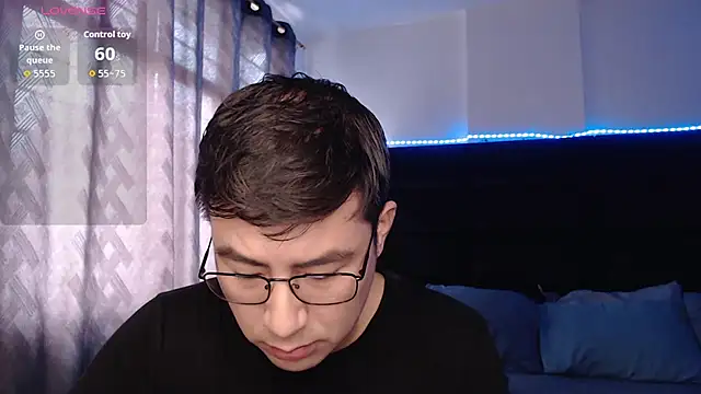 andrewmhilton  online show from 05-04-26, 04:43