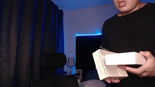 andrewmhilton  online show from 05-12-26, 01:35