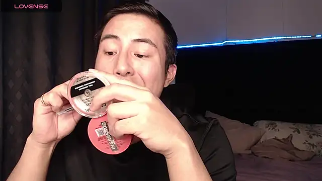 andrewmhilton  online show from 01-11-26, 06:42