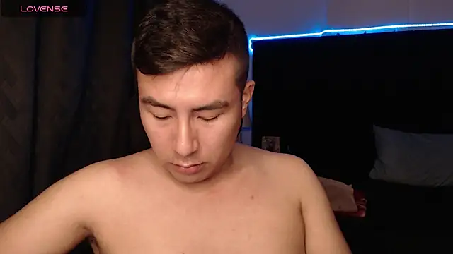 andrewmhilton  online show from 10-08-25, 06:26