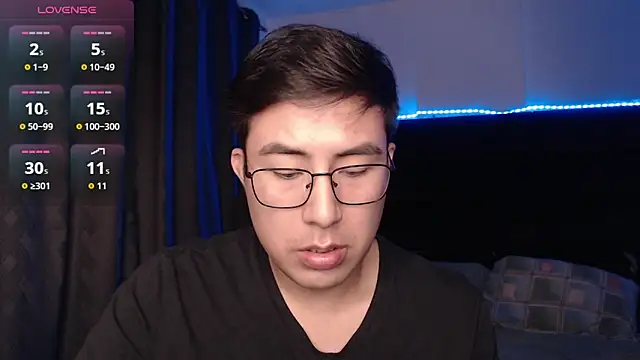 Snapshot of andrewmhilton_ chatting on 06-19-26, 06:30 andrewmhilton online show from 06-19-26, 06:30