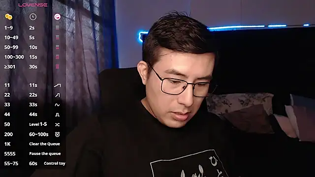 andrewmhilton  online show from 11-08-25, 09:29