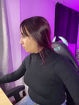 Snapshot of _Tammyy chatting on 03-11-25, 11:58 Tammyy online show from 03-11-25, 11:58