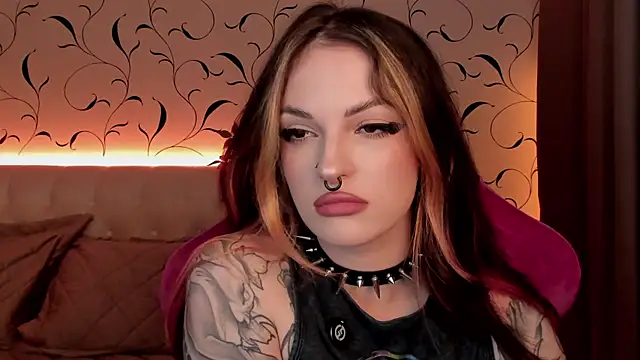 Snapshot of BratzieDarsie chatting on 10-07-25, 08:59 BratzieDarsie online show from 10-07-25, 08:59
