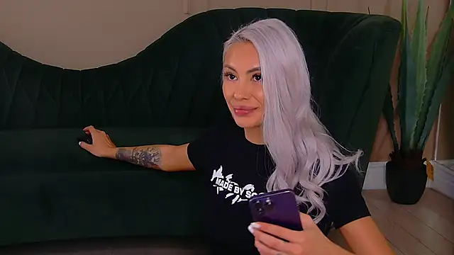 Snapshot of Bailey_Rush chatting on 09-21-25, 02:22 Bailey Rush online show from 09-21-25, 02:22