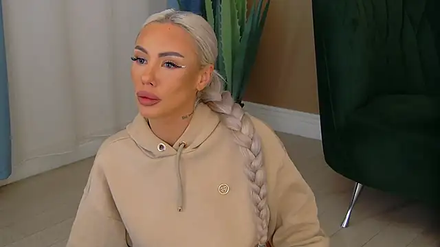 Snapshot of Bailey_Rush chatting on 11-07-25, 05:28 Bailey Rush online show from 11-07-25, 05:28