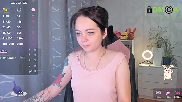 Snapshot of AnnyHoney_ chatting on 10-08-25, 09:00 AnnyHoney online show from 10-08-25, 09:00