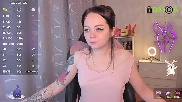 Snapshot of AnnyHoney_ chatting on 10-14-25, 09:10 AnnyHoney online show from 10-14-25, 09:10