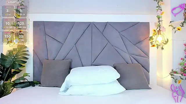 KiarhaTrixie online show from 11-23-25, 03:16