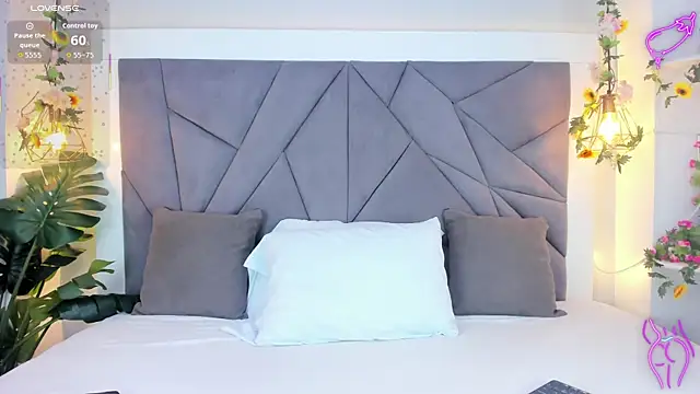 KiarhaTrixie online show from 11-11-25, 03:12