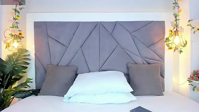 KiarhaTrixie online show from 12-03-25, 03:18