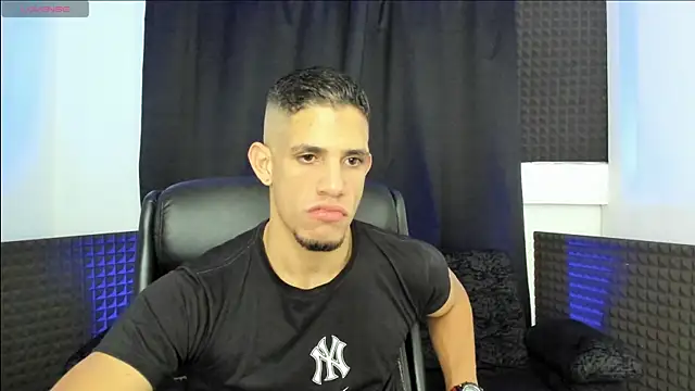 jhonnysnow17 online show from 06-12-26, 12:08