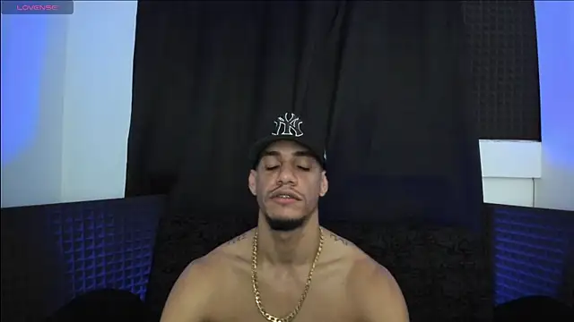 jhonnysnow17 online show from 06-11-26, 12:32