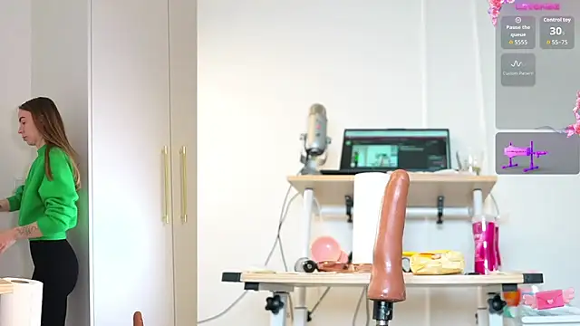 Snapshot of Miss69Ri99 chatting on 10-15-25, 10:56 Miss69Ri99 online show from 10-15-25, 10:56