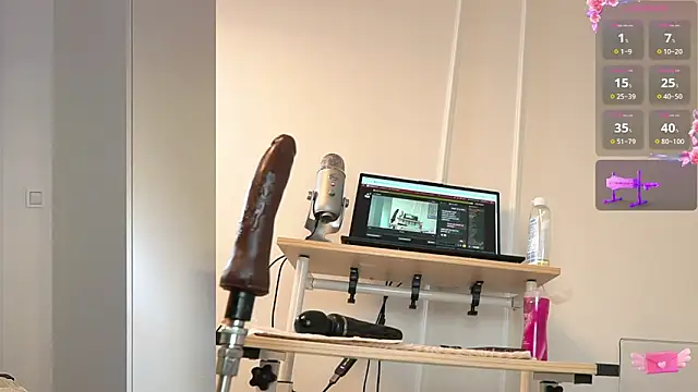 Snapshot of Miss69Ri99 chatting on 03-02-25, 09:30 Miss69Ri99 online show from 03-02-25, 09:30