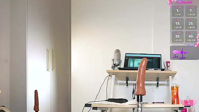 Snapshot of Miss69Ri99 chatting on 10-07-25, 09:38 Miss69Ri99 online show from 10-07-25, 09:38