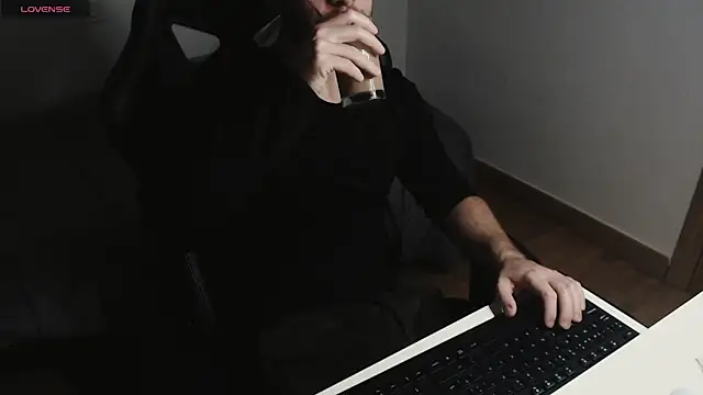 Snapshot of cutehairymacho chatting on 03-02-25, 06:35 cutehairymacho online show from 03-02-25, 06:35