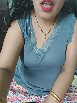 Snapshot of Poojabhabi101 chatting on 07-06-26, 06:09 Poojabhabi101 online show from 07-06-26, 06:09