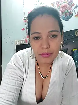 Poojabhabi101 online show from 12-19-25, 07:00