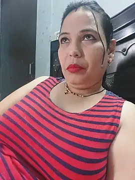 Snapshot of Poojabhabi101 chatting on 07-08-26, 05:41 Poojabhabi101 online show from 07-08-26, 05:41