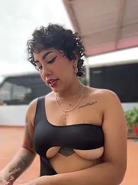 Snapshot of ZahaRoseee chatting on 02-28-26, 10:42 ZahaRoseee online show from 02-28-26, 10:42