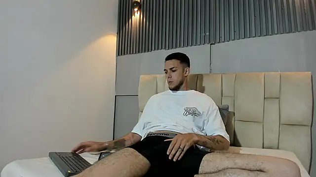 ricardo333 online show from 04-15-26, 02:32