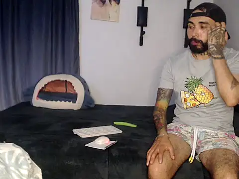 transgenderboy online show from 11-23-25, 01:26