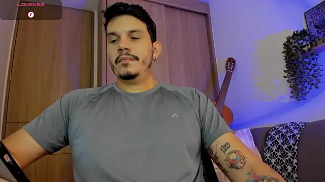 Snapshot of alejandro_stark chatting on 07-06-26, 10:44 alejandro stark online show from 07-06-26, 10:44