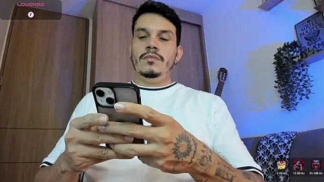 Snapshot of alejandro_stark chatting on 07-03-26, 10:44 alejandro stark online show from 07-03-26, 10:44