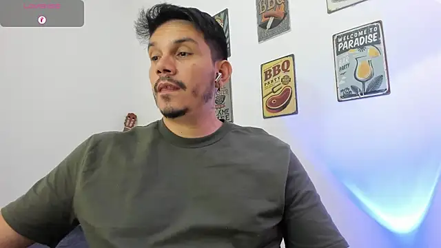 Snapshot of alejandro_stark chatting on 01-17-26, 04:27 alejandro stark online show from 01-17-26, 04:27