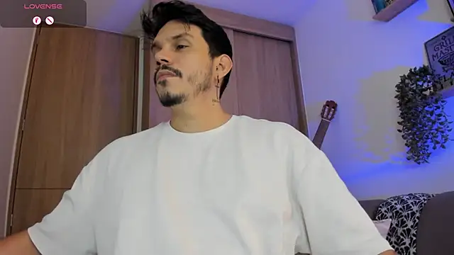 Snapshot of alejandro_stark chatting on 07-18-26, 12:25 alejandro stark online show from 07-18-26, 12:25