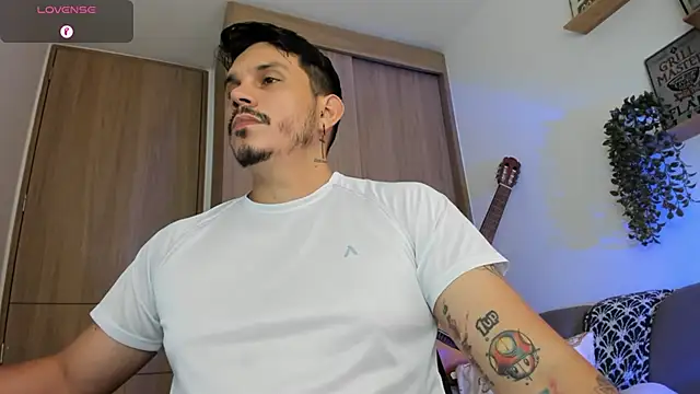 Snapshot of alejandro_stark chatting on 06-19-26, 07:52 alejandro stark online show from 06-19-26, 07:52