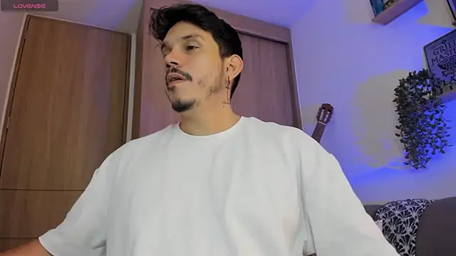 Snapshot of alejandro_stark chatting on 07-15-26, 11:28 alejandro stark online show from 07-15-26, 11:28