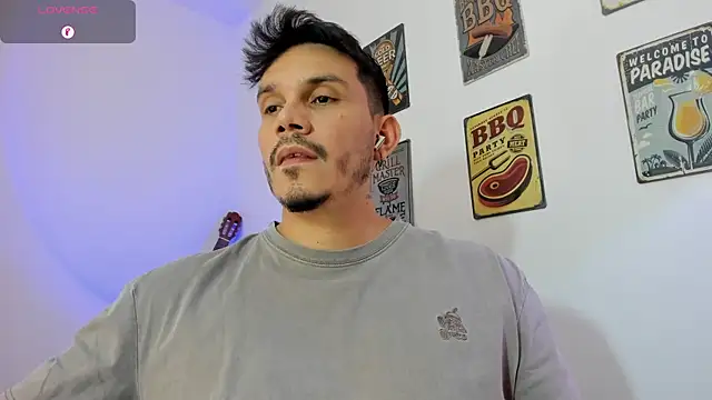 Snapshot of alejandro_stark chatting on 02-05-26, 02:51 alejandro stark online show from 02-05-26, 02:51