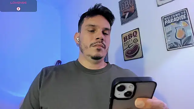 Snapshot of alejandro_stark chatting on 02-06-26, 01:45 alejandro stark online show from 02-06-26, 01:45