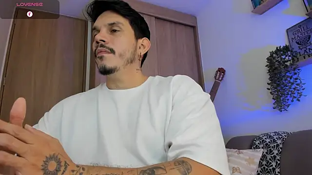 Snapshot of alejandro_stark chatting on 07-17-26, 05:54 alejandro stark online show from 07-17-26, 05:54