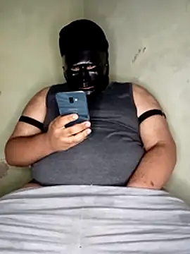 Snapshot of Kidding_Road chatting on 12-14-25, 03:35 Kidding Road online show from 12-14-25, 03:35