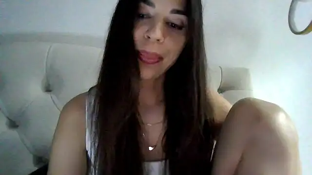 Snapshot of Mika_Gold chatting on 05-31-26, 08:20 Mika Gold online show from 05-31-26, 08:20