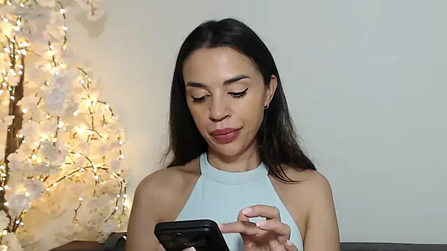 Snapshot of Mika_Gold chatting on 10-12-25, 10:16 Mika Gold online show from 10-12-25, 10:16