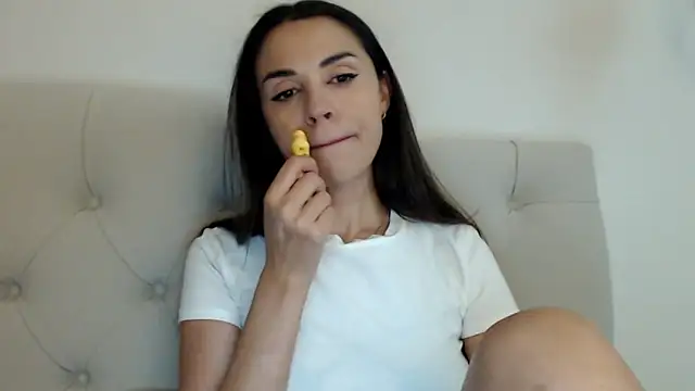 Mika Gold online show from 10-28-25, 07:57