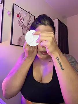 Snapshot of GigiiStone chatting on 01-18-26, 06:44 GigiiStone online show from 01-18-26, 06:44