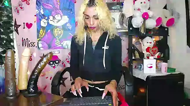 Snapshot of flaquita_corall chatting on 03-23-25, 04:05 flaquita corall online show from 03-23-25, 04:05