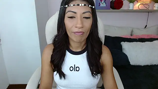 sofia perez    online show from 03-17-25, 10:29