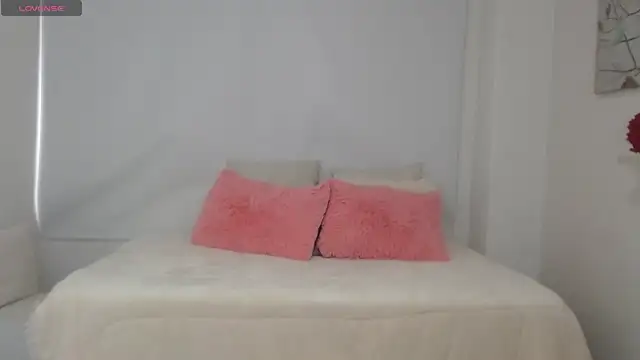sofia perez    online show from 04-30-26, 07:54